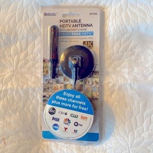 Portable HDTV Antenna with magnetic base